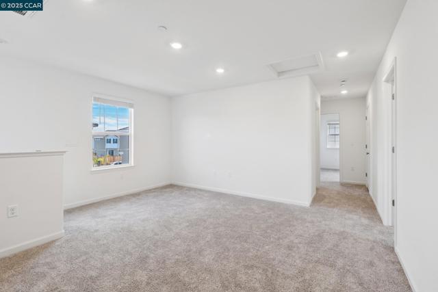 5013 Shefford Ct, Vacaville CA: https://media.crmls.org/mediaz/2e41ed3a-59d0-4d4f-ac89-c3b8fb2a8fe6.jpg