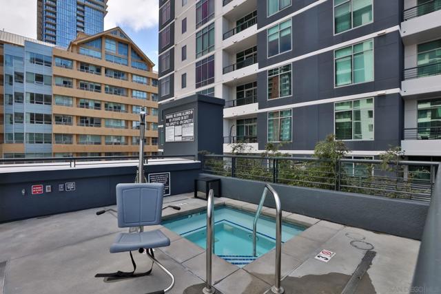 425 W Beech St, San Diego CA: https://media.crmls.org/mediaz/2e429850-9375-4d68-9579-07571cb8201c.jpg