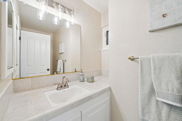 2082 Boxwood Way, Fremont CA: https://media.crmls.org/mediaz/2e42c652-23d6-4c20-a3cf-bf8575b2ccfd.jpg