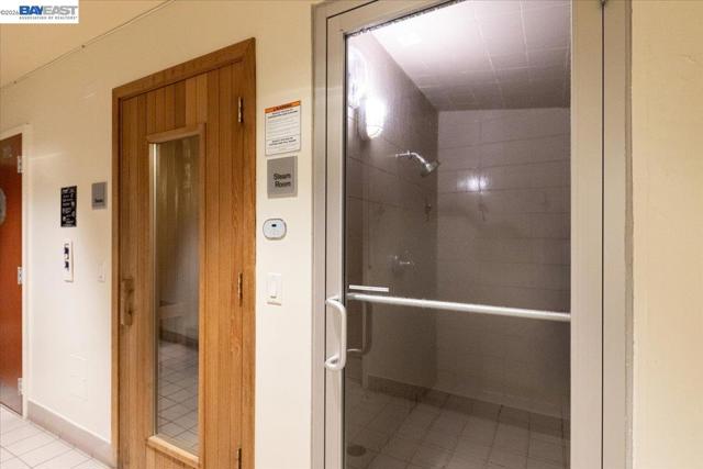 809 Clay St, Oakland CA: https://media.crmls.org/mediaz/2e42df27-038f-46bf-ba21-a561dd32fd84.jpg