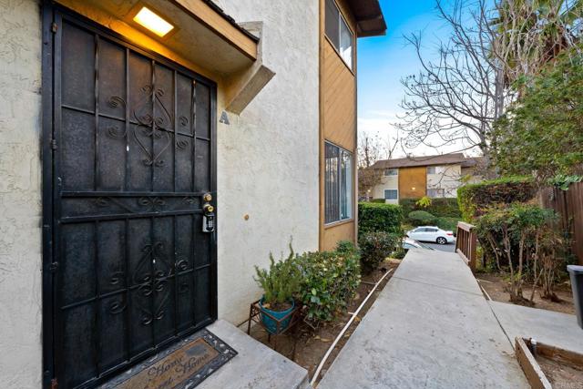 Detail Gallery Image 3 of 26 For 3639 Lemona Ave a,  San Diego,  CA 92105 - 2 Beds | 1/1 Baths