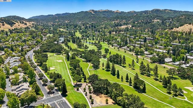 880 Terra California Dr, Walnut Creek CA: https://media.crmls.org/mediaz/2e433e30-4d7d-45b1-b603-ff3eb832e94c.jpg