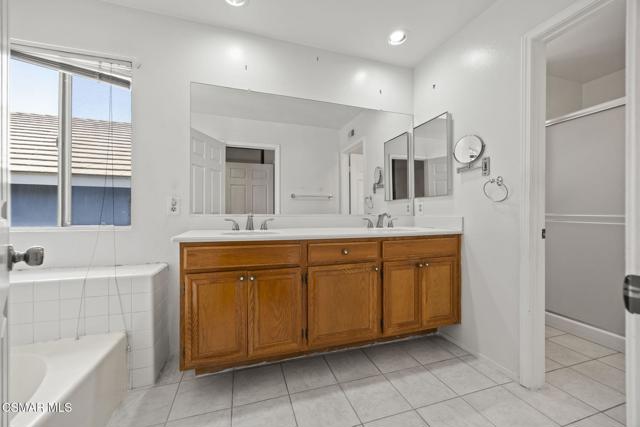 11928 Bubbling Brook Street, Moorpark CA: https://media.crmls.org/mediaz/2e4357be-d842-4619-bdfc-c1967bbaa302.jpg