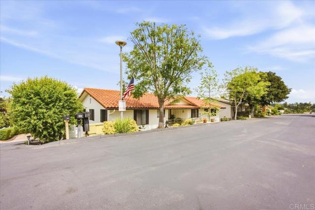 Detail Gallery Image 3 of 60 For 258 Vista Grande, Escondido,  CA 92025 - 3 Beds | 2 Baths