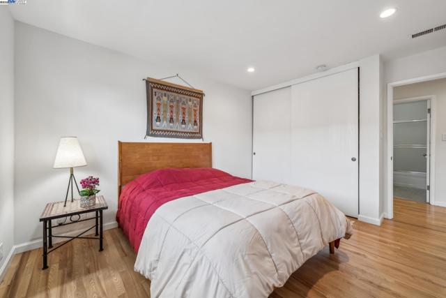 1233 Broadway, Alameda CA: https://media.crmls.org/mediaz/2e44097f-4a0d-49af-83f9-23cca45bbf02.jpg