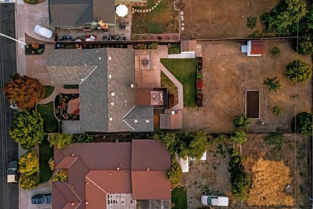 613 Joyce St, Livermore CA: https://media.crmls.org/mediaz/2e442896-42d7-4326-93a2-e3b7ecf51019.jpg