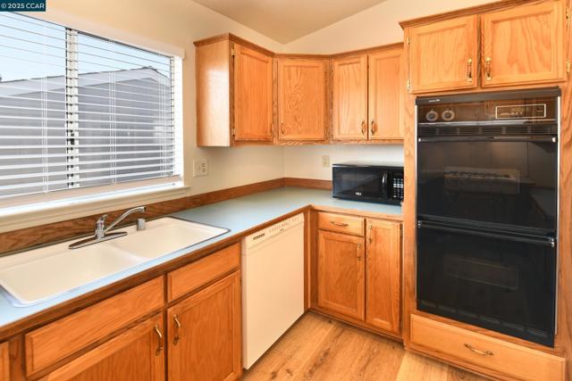 1840 Paris Ln, Antioch CA: https://media.crmls.org/mediaz/2e448930-da1e-4f42-99da-993c62130625.jpg