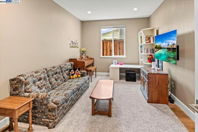 6822 Spanner Ct, Tracy CA: https://media.crmls.org/mediaz/2e4533c8-fd5d-4655-a34f-525824b87c3f.jpg