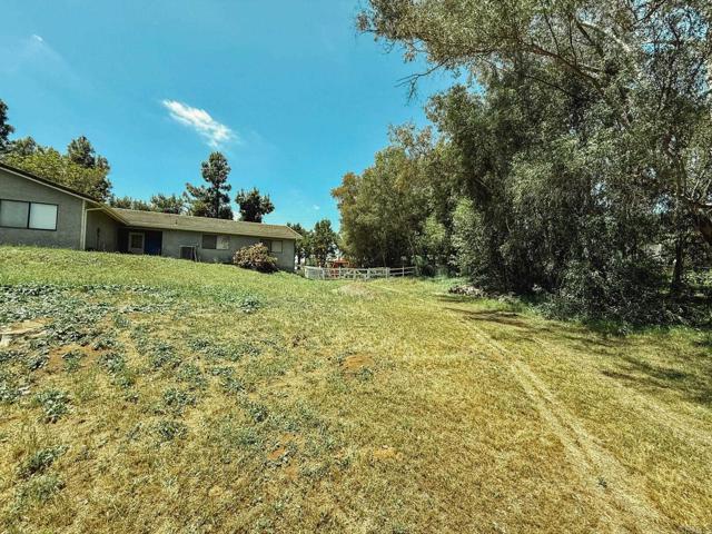 3048 Jason Road, Fallbrook CA: https://media.crmls.org/mediaz/2e453a6a-06f4-41f7-a7bc-7dfd3e3bf2af.jpg