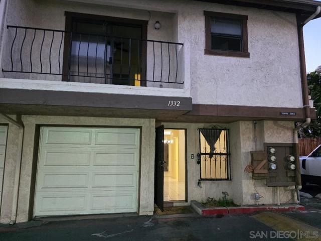 1332 LA TEMPRA CORTE, Chula Vista CA: https://media.crmls.org/mediaz/2e459a07-217b-41fe-88c9-5070d6e7e699.jpg