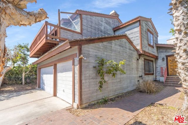11 S Callecita, Laguna Beach CA: https://media.crmls.org/mediaz/2e45b4cf-e387-45c9-b998-afc174cc0b7b.jpg