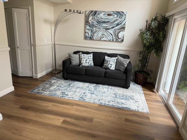 1410 Groth Cir, Pleasanton CA: https://media.crmls.org/mediaz/2e45cac4-f3fa-47d9-87be-1f9b6056f6bc.jpg