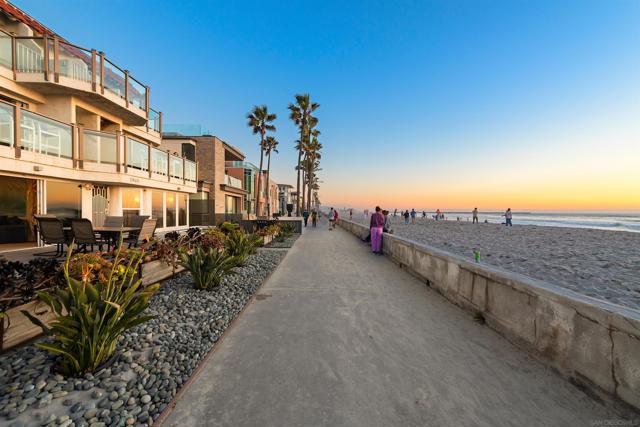 2965 Ocean Front Walk, San Diego CA: https://media.crmls.org/mediaz/2e4643bd-95e2-4dcc-a938-29bebc9ae966.jpg