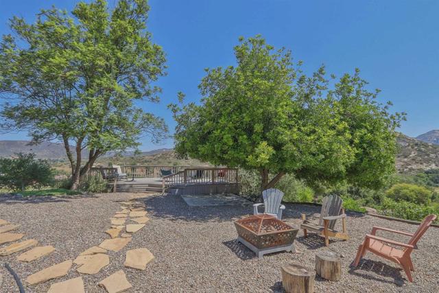 15549 Vista Vicente Dr, Ramona CA: https://media.crmls.org/mediaz/2e4692c0-6c66-4813-a783-f2b2d815cff8.jpg