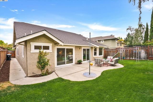 326 Fontaine Dr, Danville CA: https://media.crmls.org/mediaz/2e474400-3c66-461c-8e20-626425745e5b.jpg