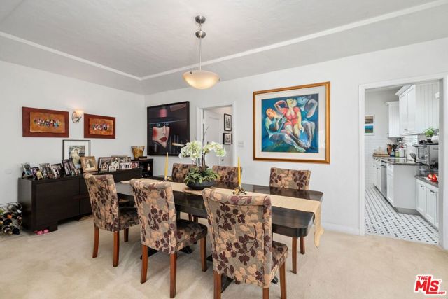 347 N Curson Avenue, Los Angeles CA: https://media.crmls.org/mediaz/2e476f80-3400-4192-93bd-64a4422ccea8.jpg