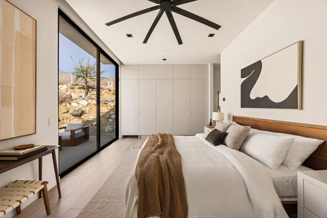 2085 Desert Flower Court, Palm Springs CA: https://media.crmls.org/mediaz/2e477725-8443-4c27-a94c-2ca2a82868df.jpg