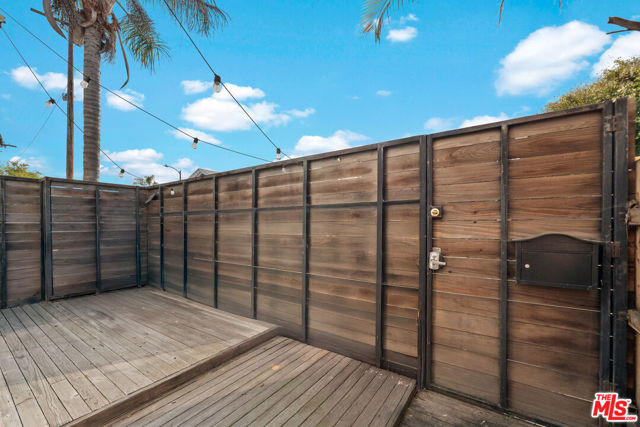 125 Brooks Avenue, Venice CA: https://media.crmls.org/mediaz/2e478bef-7b9c-426f-8440-b89a74569c28.jpg