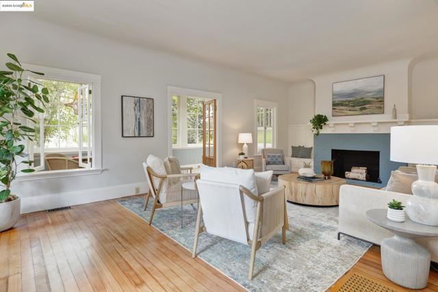 3860 Greenwood Ave, Oakland CA: https://media.crmls.org/mediaz/2e47d029-066f-4631-b491-0190d1ded7a2.jpg