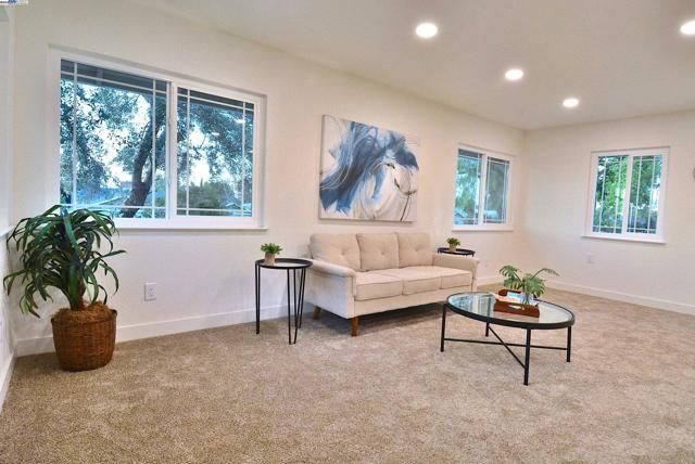 651 Brookfield Dr, Livermore CA: https://media.crmls.org/mediaz/2e480372-44ec-43b3-a1a4-f7adb41d339a.jpg