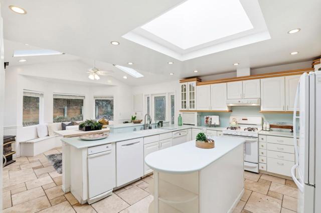 5 Hibbert Court, Pacifica CA: https://media.crmls.org/mediaz/2e482a33-d674-4a7b-8268-e19fdb36fdba.jpg