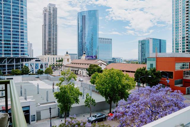 1240 India St, San Diego CA: https://media.crmls.org/mediaz/2e48681d-a2a6-4224-b804-986b87f9063f.jpg