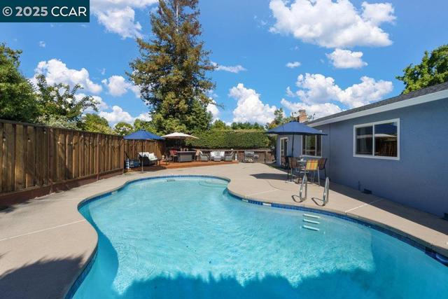 5494 Haussner Dr, Concord CA: https://media.crmls.org/mediaz/2e4878af-a3e4-45d7-af32-12dfb9e3b660.jpg