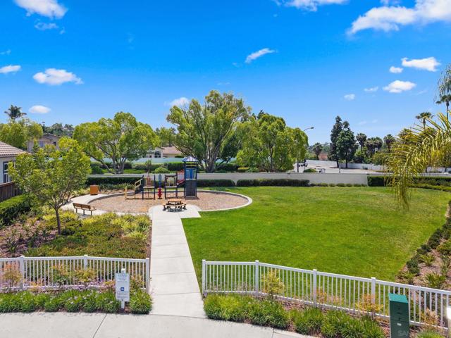 729 Mosaic Cir, Oceanside CA: https://media.crmls.org/mediaz/2e48839d-5ffe-4e5a-890d-6af1c647957e.jpg