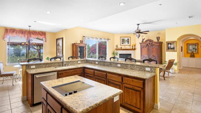 40487 Rock Mountain Drive, Fallbrook CA: https://media.crmls.org/mediaz/2e489044-dbc6-48f8-b427-29b589006a7c.jpg