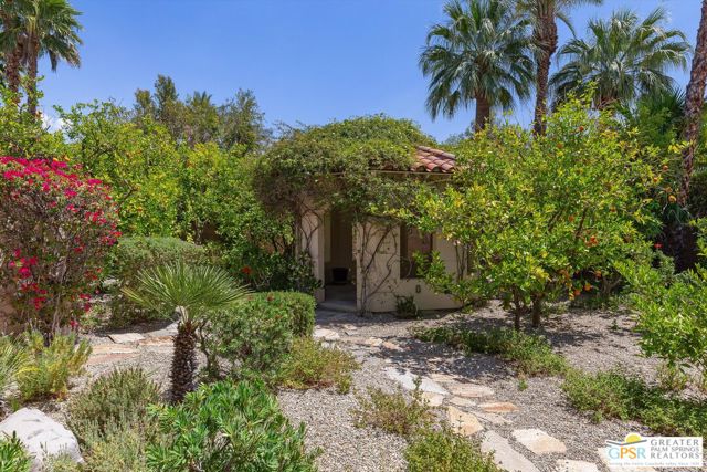 1347 Culver Place, Palm Springs CA: https://media.crmls.org/mediaz/2e48d7f5-2fce-4baa-ac0a-cff14dec08d9.jpg