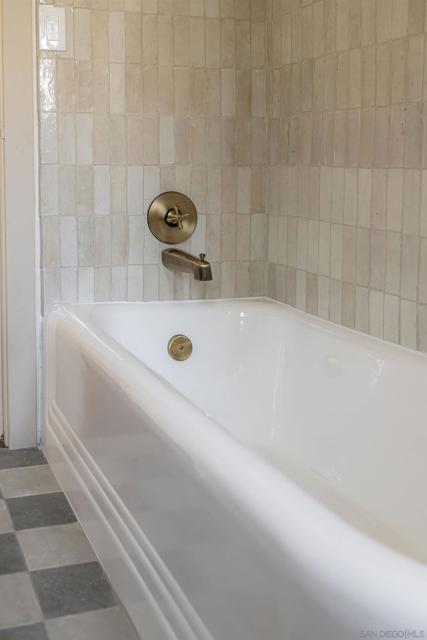 4618 Monroe Avenue, San Diego CA: https://media.crmls.org/mediaz/2e491f6f-ac50-4568-96a3-15ed3774bce9.jpg