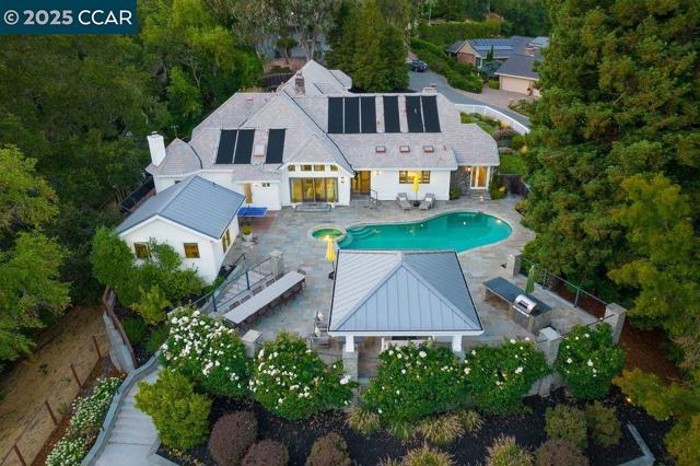 33 Los Arabis Circle, Lafayette CA: https://media.crmls.org/mediaz/2e493a51-b1d4-418b-a1da-d9fce8924e4a.jpg