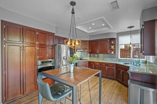 2471 Bear Rock, Escondido CA: https://media.crmls.org/mediaz/2e497e53-6e67-47b2-88ea-bdf62ebedeba.jpg