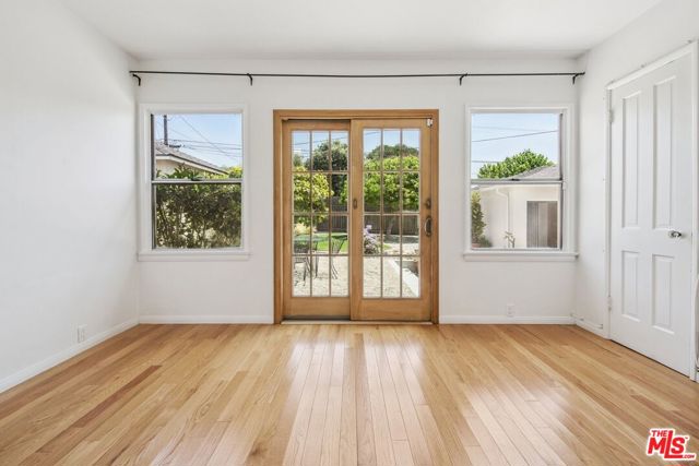 8150 Kenyon Avenue, Los Angeles CA: https://media.crmls.org/mediaz/2e49b0aa-96bc-4b81-83e3-b03e02465c97.jpg