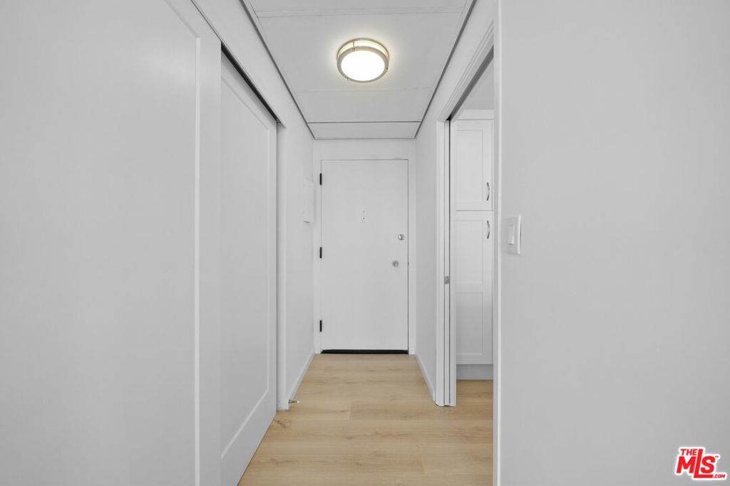 https://media.crmls.org/mediaz/2e49e859-c847-4a38-8158-1c0d9ee214bb.jpg?preset=X-Large