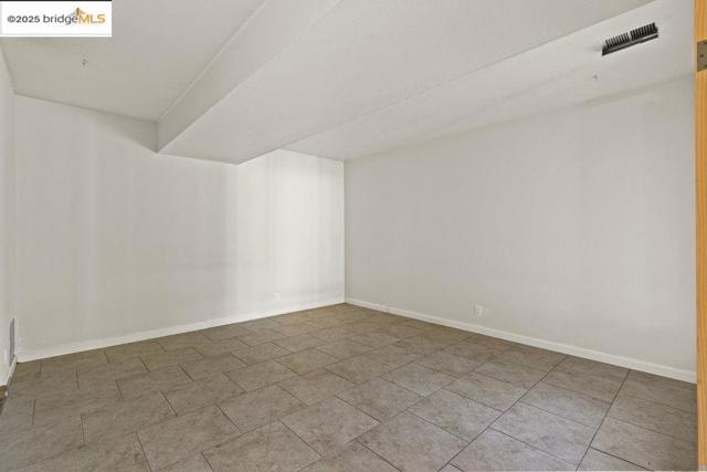 3459 Pinewood Dr, Hayward CA: https://media.crmls.org/mediaz/2e4a7966-17aa-4ff3-8d7f-ac29142678f5.jpg