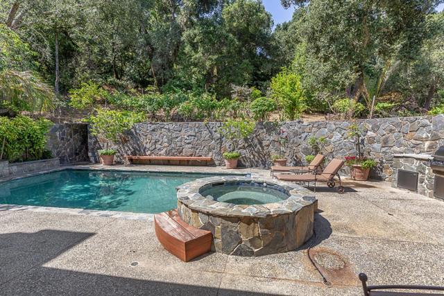 3 Oak Forest Court, Portola Valley CA: https://media.crmls.org/mediaz/2e4a95dc-4700-4189-a670-4c1ff7ab16c0.jpg