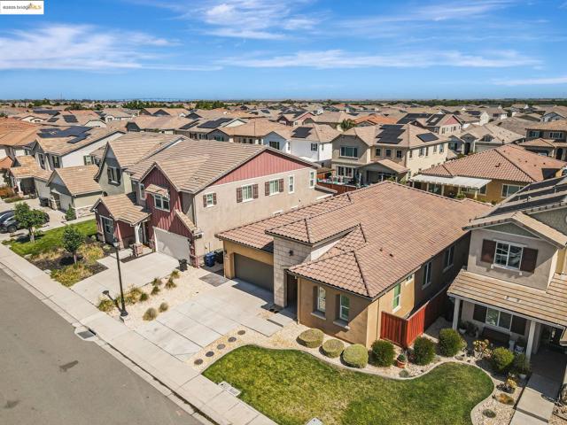 226 Wynn St, Oakley CA: https://media.crmls.org/mediaz/2e4aeca0-6608-4e05-9b7f-31aa989e529f.jpg