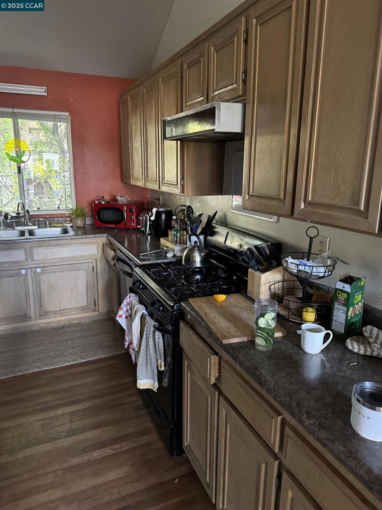 https://media.crmls.org/mediaz/2e4af0c8-f760-49c2-9f6b-48513dacdc6c.jpg?preset=X-Large