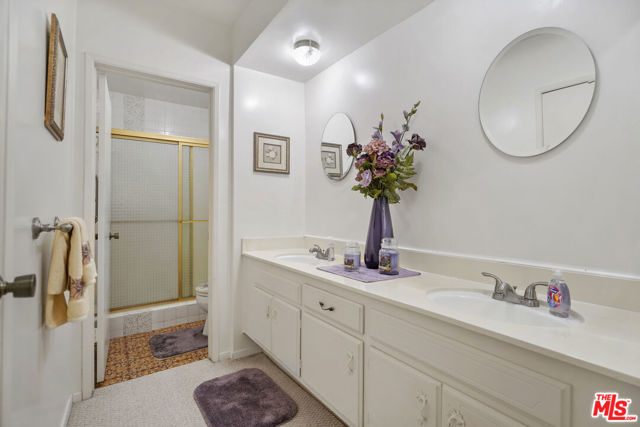 15248 Dickens Street, Sherman Oaks CA: https://media.crmls.org/mediaz/2e4af970-be12-485c-bad7-2047bd34f567.jpg