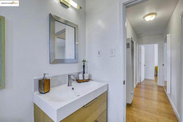 2327 10Th St, Berkeley CA: https://media.crmls.org/mediaz/2e4b7000-5a5c-4ebc-b686-203187c1fc63.jpg
