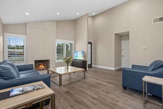 2112 Park Dale Ln, Encinitas CA: https://media.crmls.org/mediaz/2e4b7777-6f1a-44c6-afd4-90f4f30b4ad6.jpg