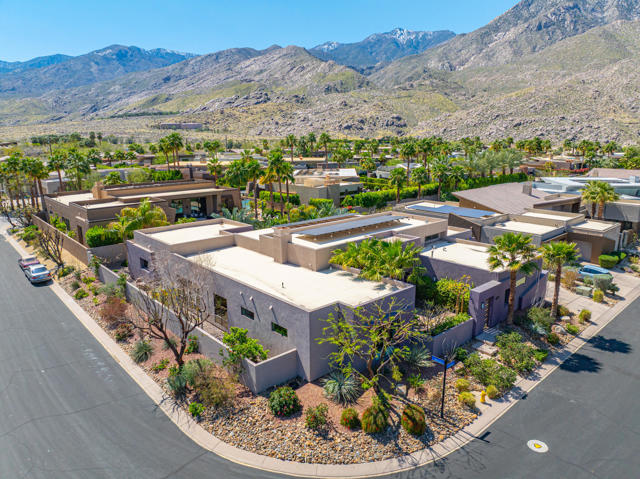 463 Lautner Lane, Palm Springs CA: https://media.crmls.org/mediaz/2e4bb2d7-0bb9-488d-9298-6cd84981ed97.jpg
