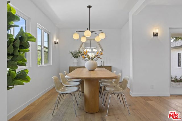 3908 Bentley Avenue, Culver City CA: https://media.crmls.org/mediaz/2e4bf512-695a-4c3c-9802-9666e685e2e8.jpg