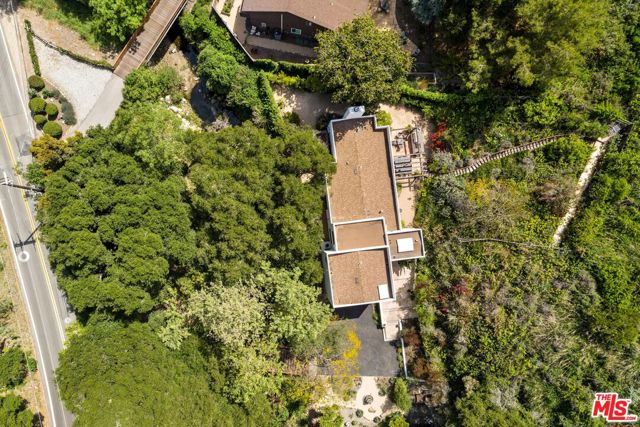 1435 Sycamore Canyon Road, Santa Barbara CA: https://media.crmls.org/mediaz/2e4c0aed-b39c-4b32-8f4f-9b3890ecb2e5.jpg