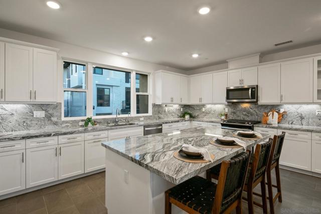 2779 VIA ALTA PL, San Diego CA: https://media.crmls.org/mediaz/2e4c2462-4a69-4ea1-b15f-772ff85fd6c7.jpg