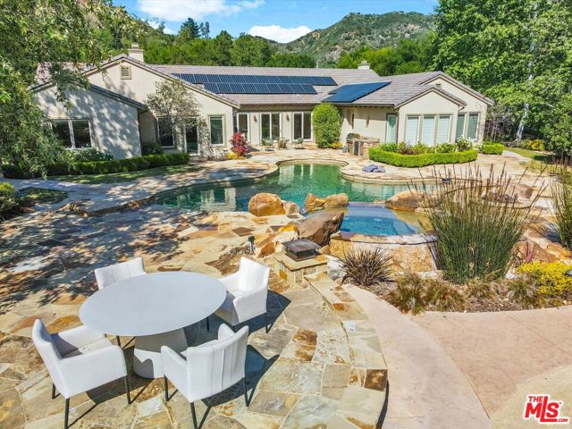 29734 Mulholland Highway, Agoura Hills CA: https://media.crmls.org/mediaz/2e4c344f-40b8-4fd9-9e12-e966d12bd33e.jpg