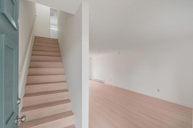 2560 Kenton Court, Santa Rosa CA: https://media.crmls.org/mediaz/2e4c9688-9e56-4941-b705-f3cc4c5c33f5.jpg
