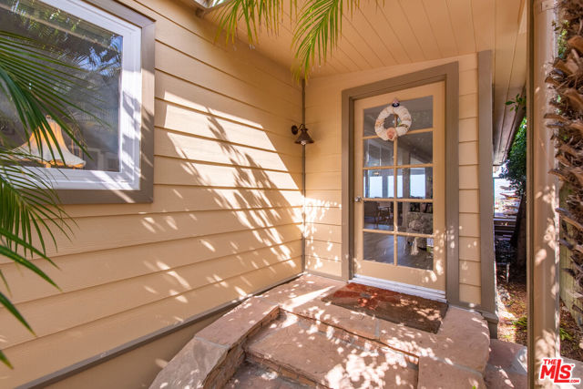 29500 Heathercliff Road, Malibu CA: https://media.crmls.org/mediaz/2e4c99cf-9c72-4e0f-9814-0257c69c5a55.jpg