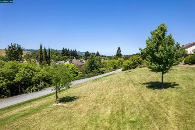 315 Glasgow Circle, Danville CA: https://media.crmls.org/mediaz/2e4cb9c3-5e4b-4437-91a6-832f74cdd6eb.jpg